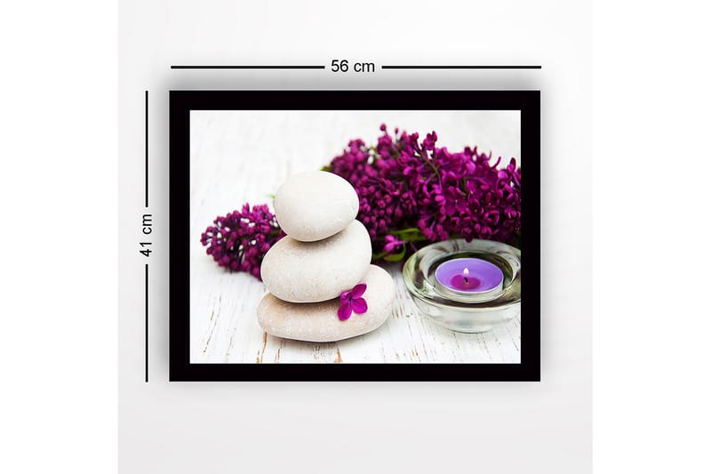 Indrammet lærredstryk i træ - 41x56 cm - Stenbunke med lilla blomster og et duftlys - Lysegrå / Lilla / Grøn - Boligtilbehør - Billeder & kunst