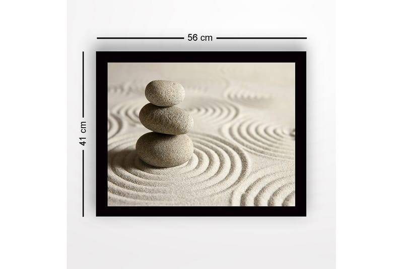 Indrammet lærredstryk i træ - 41x56 cm - Stenbunke på sand med cirkulære mønstre - Grå / Beige - Boligtilbehør - Billeder & kunst