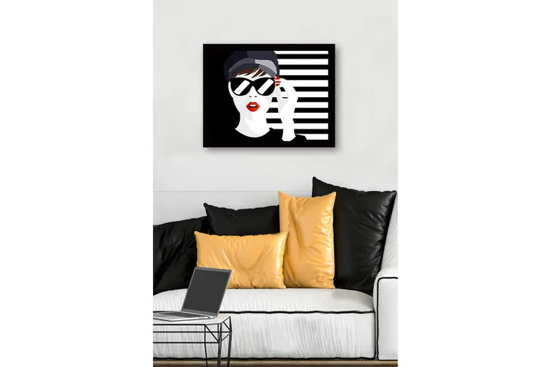 Indrammet lærredstryk i træ - 41x56 cm - Stiliseret kvinde med solbriller og rød læbestift - Sort / Hvid / Rød - Boligtilbehør - Billeder & kunst