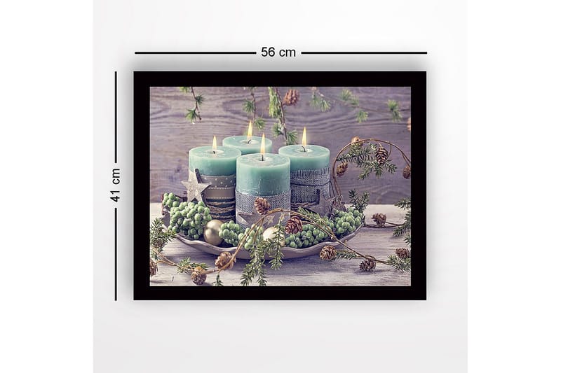 Indrammet lærredstryk i træ - 41x56 cm - Tændte lys i en vinterdekoration med grangrene og kogler - Grøn / Lyseblå / Beige - Boligtilbehør - Billeder & kunst