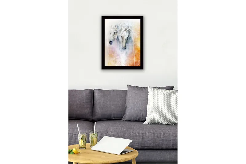 Indrammet lærredstryk i træ - 41x56 cm - To majestætiske heste med bløde ansigtstræk og en drømmeagtig baggrund - Hvid / Lysegrå / Orange - Boligtilbehør - Billeder & kunst