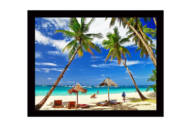 Indrammet lærredstryk i træ - 41x56 cm - Tropisk strand med palmer og liggestole - Blå / Grøn / Beige - Boligtilbehør - Billeder & kunst