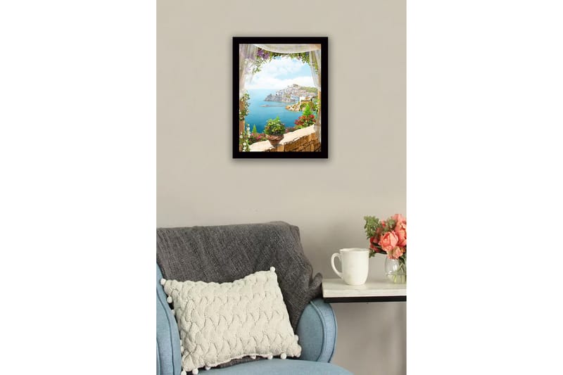 Indrammet lærredstryk i træ - 41x56 cm - Udsigt over en kystby med blomster i forgrunden - Blå / Grøn / Lyserød - Boligtilbehør - Billeder & kunst