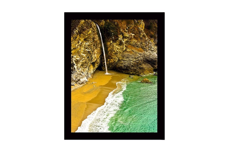 Indrammet lærredstryk i træ - 41x56 cm - Vandfald der løber ud i en strandbugt omgivet af klipper, Guld / Turkis / Grå