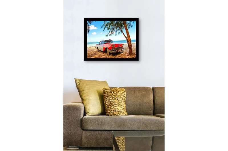 Indrammet lærredstryk i træ - 41x56 cm - Veteranbil på stranden med palmer i baggrunden - Rød / Hvid / Grå - Boligtilbehør - Billeder & kunst