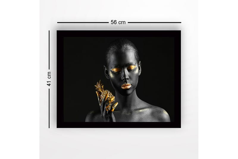 Indrammet lærredstryk i træ - 41x56 cm - Portræt af en kvinde med sort hud og gyldne detaljer, der holder en ananas - Sort / Guld - Boligtilbehør - Billeder & kunst