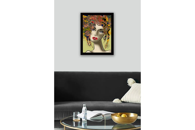 Indrammet lærredstryk i træ - 41x56 cm - Portræt af en kvinde med farverig frisure og stærke ansigtstræk - Rød / Gul / Grøn - Boligtilbehør - Billeder & kunst