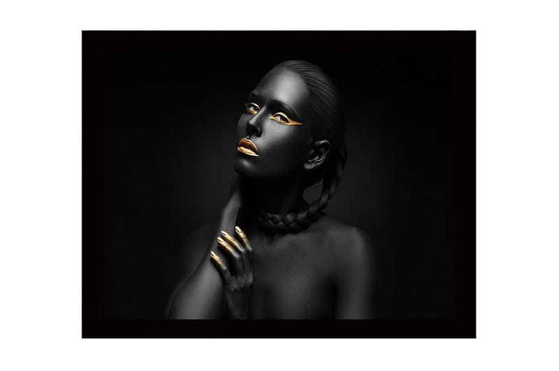 Indrammet lærredstryk i træ - 41x56 cm - Portræt af en kvinde med sort hud og gyldne detaljer, Sort / Guld