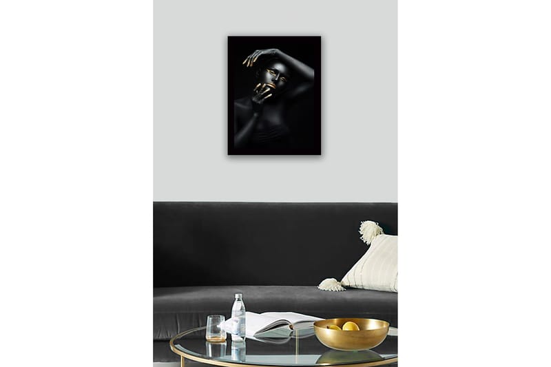 Indrammet lærredstryk i træ - 41x56 cm - Portræt af en kvinde med sort kropsmaling og gyldne detaljer - Sort / Guld - Boligtilbehør - Billeder & kunst