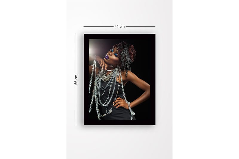 Indrammet trælærredstryk - 41x56 cm - Elegant kvinde med funklende smykker og dramatisk makeup - Sort / Sølv / Lilla - Boligtilbehør - Billeder & kunst