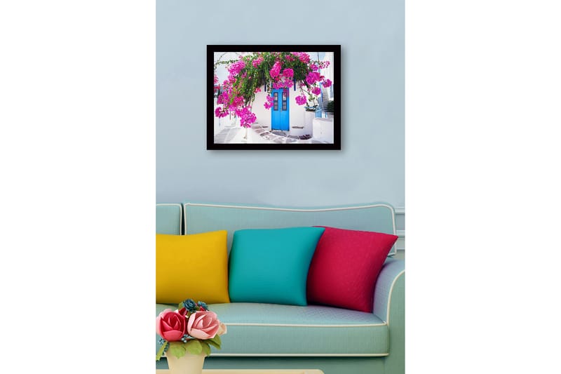 Indrammet trælærredstryk - 41x56 cm - Farverig bougainvillea hængende over en blå dør - Lyserød / Blå / Grøn - Boligtilbehør - Billeder & kunst