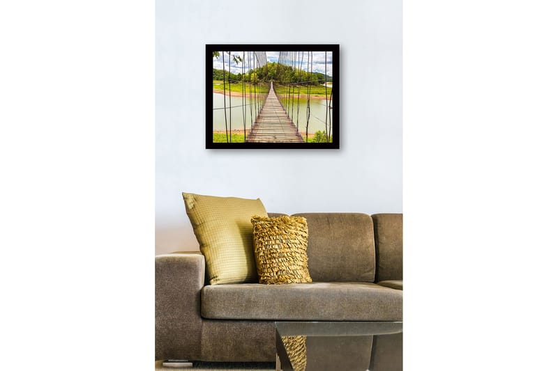 Indrammet trælærredstryk - 41x56 cm - Hængebro over en rolig sø - Grøn / Brun / Blå - Boligtilbehør - Billeder & kunst
