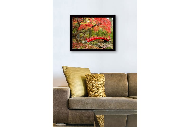 Indrammet trælærredstryk - 41x56 cm - Rød bro omgivet af efterårsfarvede træer og blade - Rød / Grøn / Brun - Boligtilbehør - Billeder & kunst