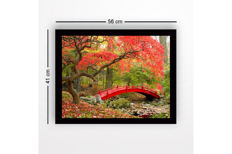 Indrammet trælærredstryk - 41x56 cm - Rød bro omgivet af efterårsfarvede træer og blade - Rød / Grøn / Brun - Boligtilbehør - Billeder & kunst
