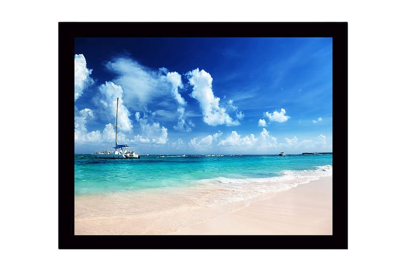 Indrammet trælærredstryk - 41x56 cm - Sejlbåd på en klar blå kyst, Blå / Turkis / Hvid