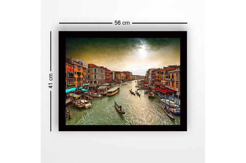 Indrammet trælærredstryk - 41x56 cm - Smuk udsigt over en kanal i Venedig med farverige bygninger og gondoler - Grøn / Orange / Blå - Boligtilbehør - Billeder & kunst