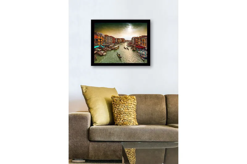 Indrammet trælærredstryk - 41x56 cm - Smuk udsigt over en kanal i Venedig med farverige bygninger og gondoler - Grøn / Orange / Blå - Boligtilbehør - Billeder & kunst