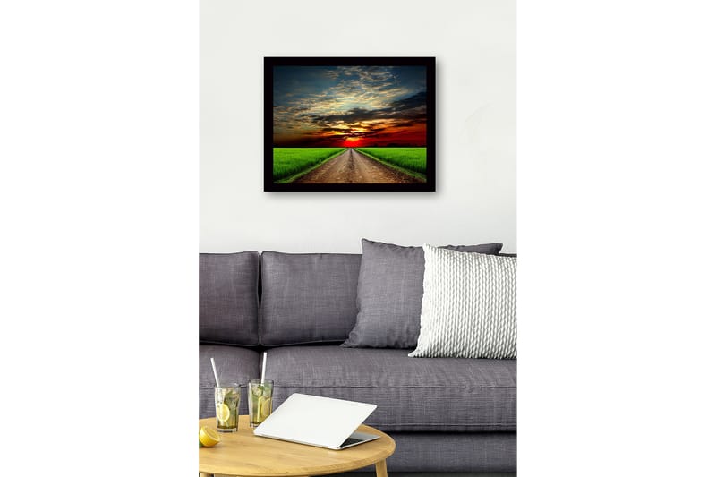 Indrammet trælærredstryk - 41x56 cm - Smukt landskab med en vej, der fører mod en solnedgang - Grøn / Orange / Blå - Boligtilbehør - Billeder & kunst