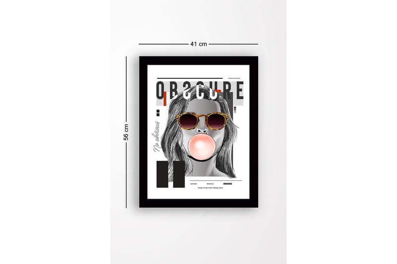 Indrammet trælærredstryk - 41x56 cm - Portræt af en kvinde med solbriller, der puster tyggegummi - Grå / Sort / Beige - Boligtilbehør - Billeder & kunst