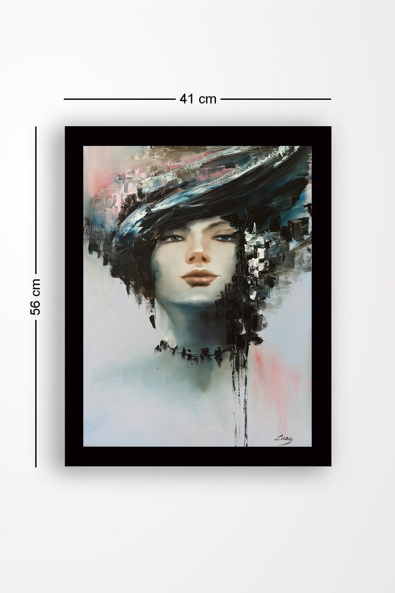 Indrammet trælærredstryk - 41x56 cm - Portræt af en kvinde med dramatisk frisure - Sort / Hudfarve / Lyseblå - Boligtilbehør - Billeder & kunst