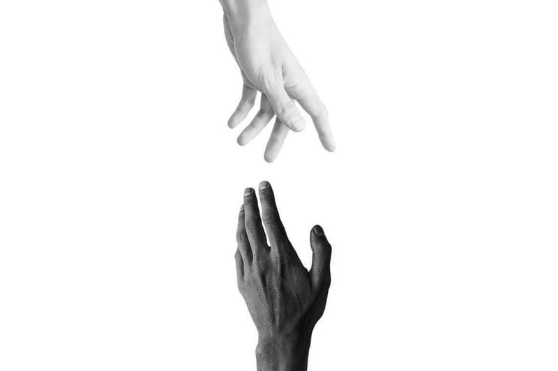 Hands Reach Illustration Sort/Hvid/Grå - 50x70 cm - Posters & plakater