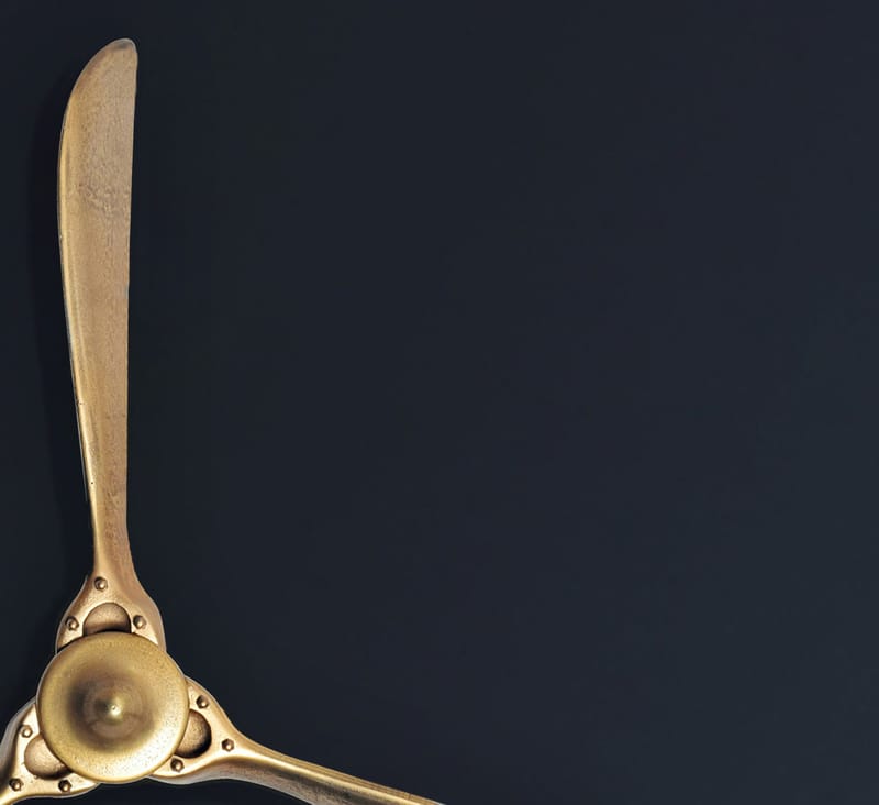 Ilvik vægdekoration Propeller 85x85 cm i metal - guld - Boligtilbehør - Dekoration - Pynteting - Skulptur