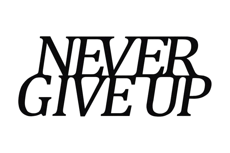 Never Give Up Vægdekor - Sort - Emaljeskilte