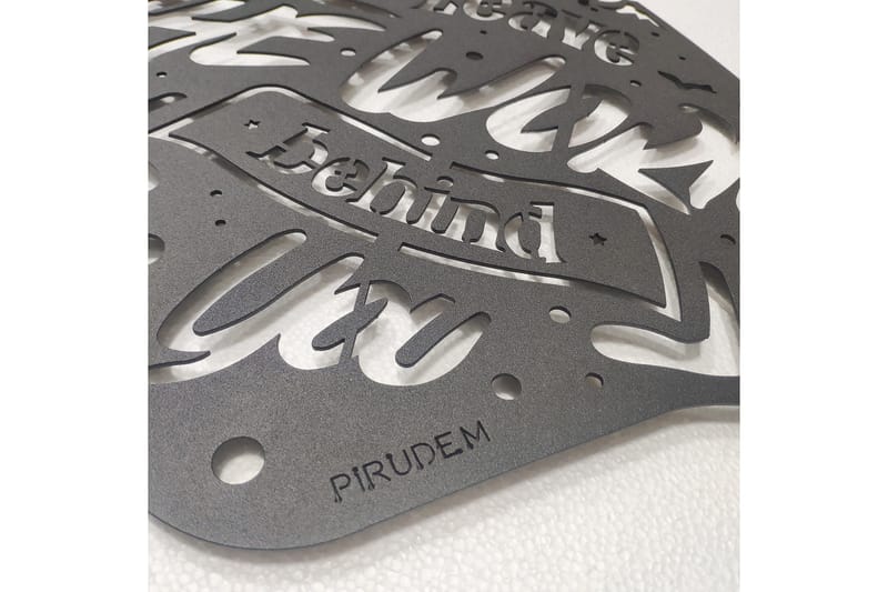 Salechard Skilt 44x50 cm VP Spanien - Metal / sort - Boligtilbehør - Vægdekoration - Skilt - Emaljeskilte