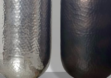 Corara Vase 46 cm Sæt med 2 - Sølvfarvet og sort bronze - Boligtilbehør - Vaser - Cylindervase
