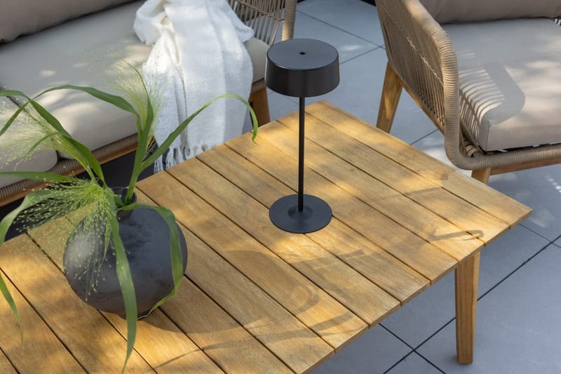 Sofagruppe Chania 2-personers sofa + 2 lænestole med bord til udendørs brug - Brun - Have - Udendørs miljø - Altan & terrasse - Altanmøbler