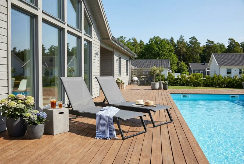 Monaco solseng med justerbar ryg i aluminium, grå tekstil - Sort - Havemøbler - Havestole - Solseng & solvogn