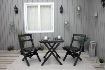 Wilma Cafésæt 65x65 cm + 2 Stole Grå/Hvid - Baltic Garden - Havemøbler - Balkon - Balkonmøbler - Altansæt