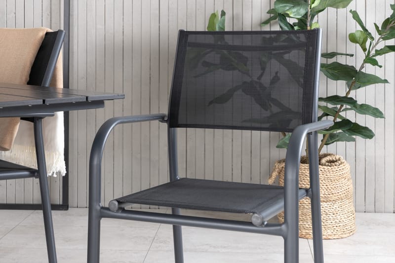 Denver Spisebordssæt 120 cm + 4 Santorini Armstole Sort - Venture Home - Havemøbler - Balkon - Balkonmøbler - Altansæt