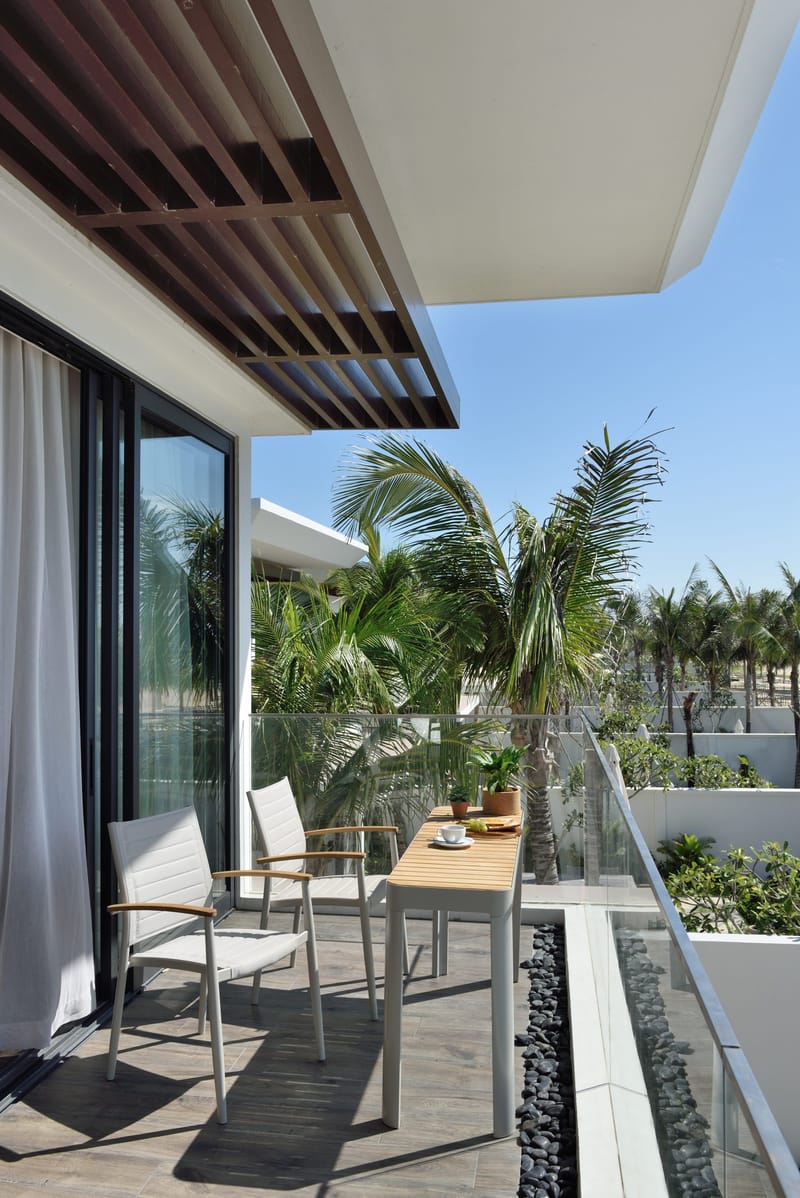 Portals Altan Sæt bord + 2 carver stole - Lys Ecru/Koralsand - Havemøbler - Balkon - Balkonmøbler - Altansæt