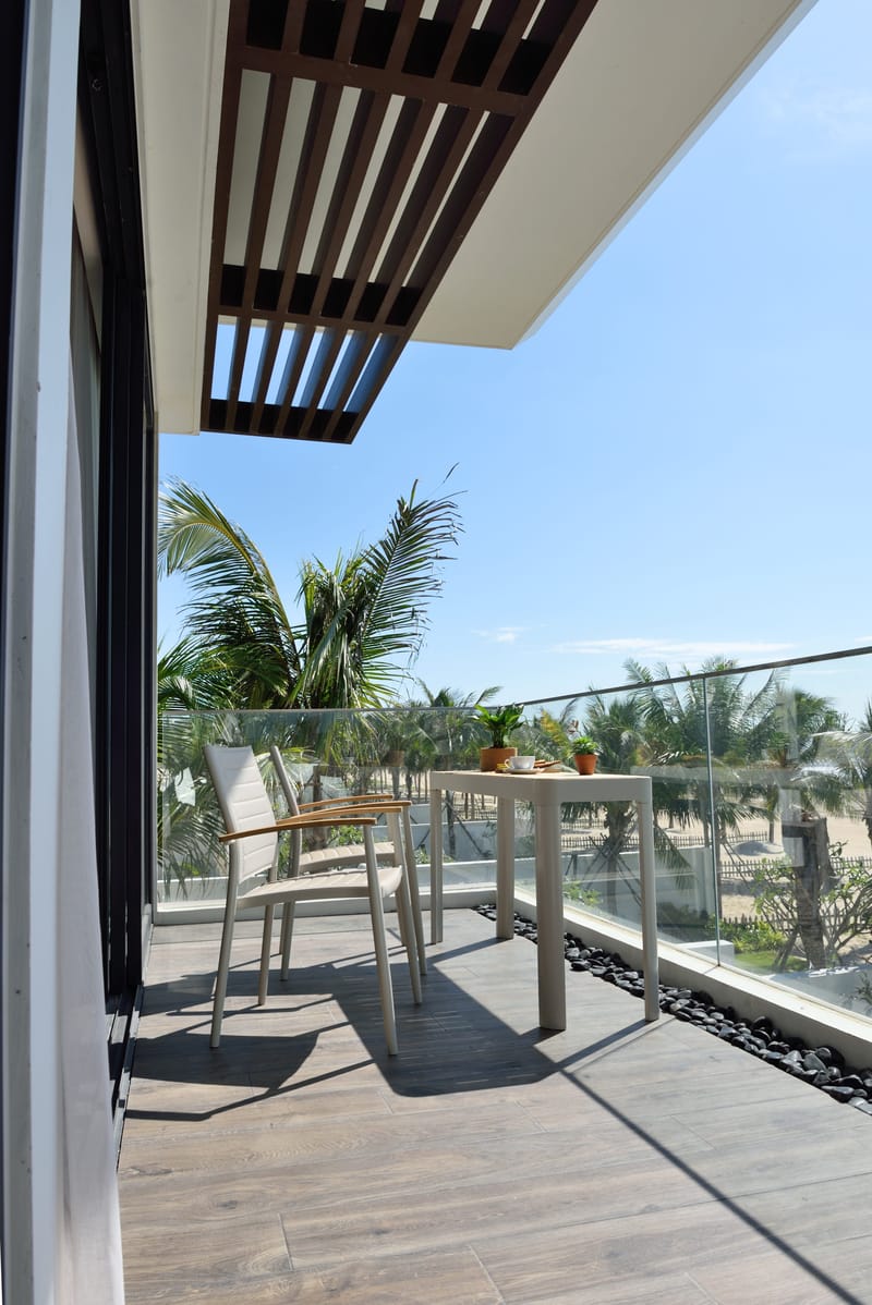 Portals Altan Sæt bord + 2 carver stole - Lys Ecru/Koralsand - Havemøbler - Balkon - Balkonmøbler - Altansæt