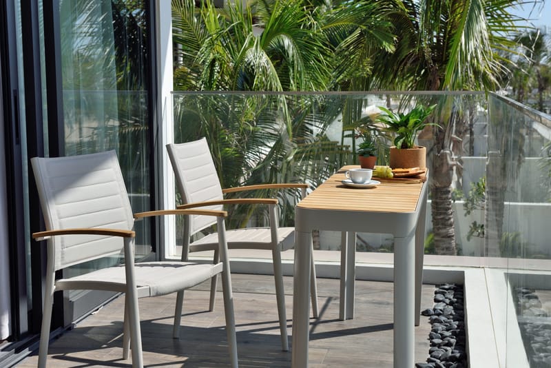 Portals Altan Sæt bord + 2 carver stole - Lys Ecru/Koralsand - Havemøbler - Balkon - Balkonmøbler - Altansæt