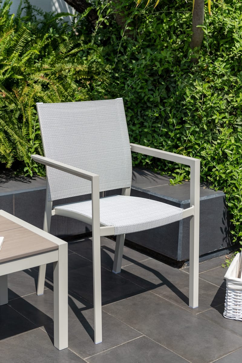 Urbanite Sæt sidebord + 2 carver stole - Lysgrå - Havemøbler - Balkon - Balkonmøbler - Altansæt