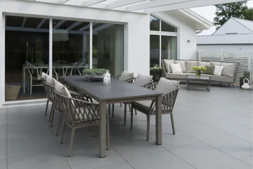 Hillerstorp Jet Set spisebord til udendørs brug 90 cm beige - Beige - Havemøbler - Havebord - Spisebord & havebord