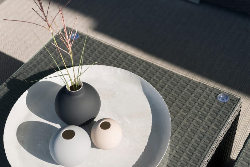 Hillerstorp Madison sofabord og loungebord til udendørsbrug 64 cm polyrattan glas - Sort - Havemøbler - Havebord - Loungeborde & Sofaborde udendørs