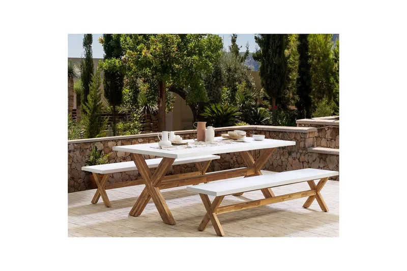 Matsalsset Beliani Olbia med bänkar 6-Sits White||Light wood - Havemøbler - Udendørsgruppe - Havesæt