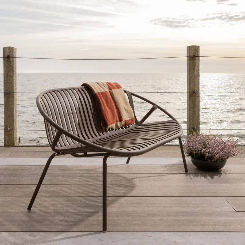 Bænk Bruce 134 cm udendørs - Lilla/Brun - Havemøbler - Havesofaer & bænke - Udendørs bænk & havebænk