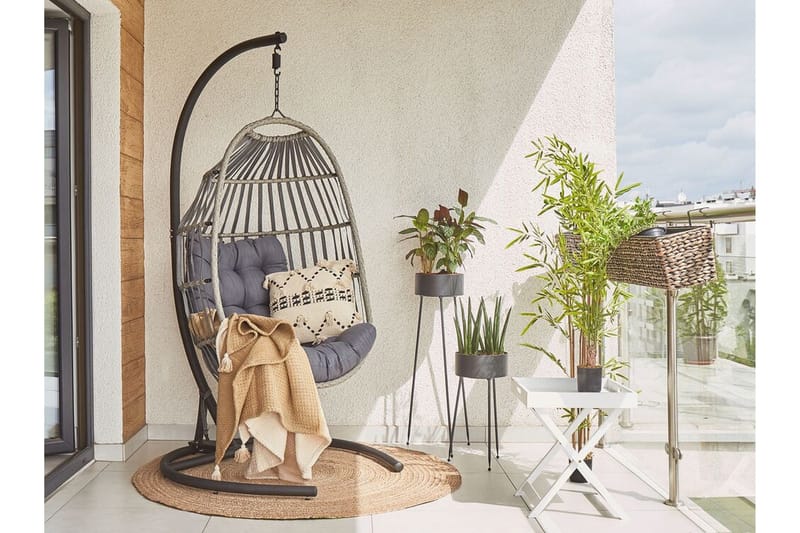 Hængestol med stativ polyrattan mørkegrå SESIA - Grå - Havemøbler - Havestole - Hængestol