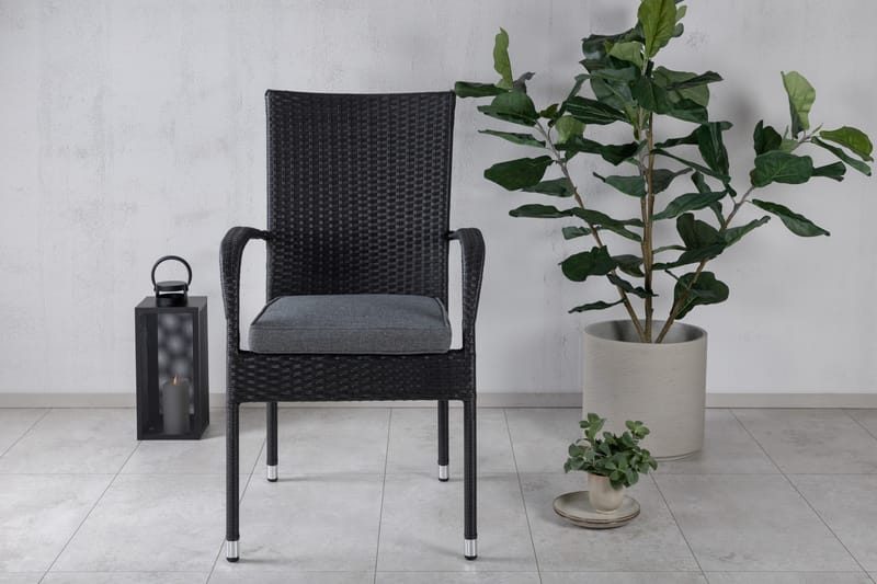 Anna Armstol Stabelbar Sort - Venture Home - Spisebordsstole udendørs - Altanstole