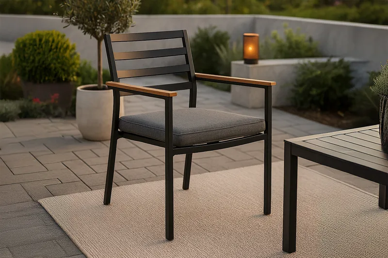 Brasilia Armstol Stabelbar - Sort - Havemøbler - Havestole - Spisebordsstole udendørs