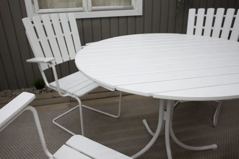 Vaxholm Armstol Hvid - KWA - Havemøbler - Havestole - Spisebordsstole udendørs