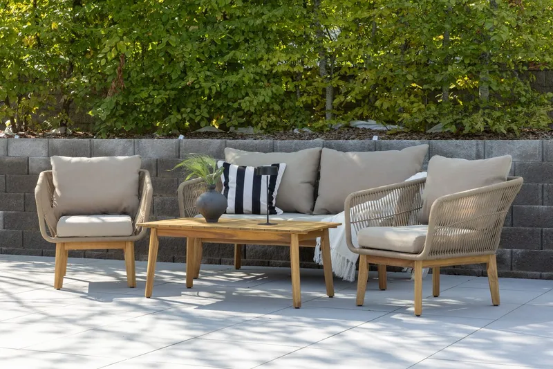 Chania sofagruppe 2-personers sofa + 2 lænestole med bord udendørs, Brun