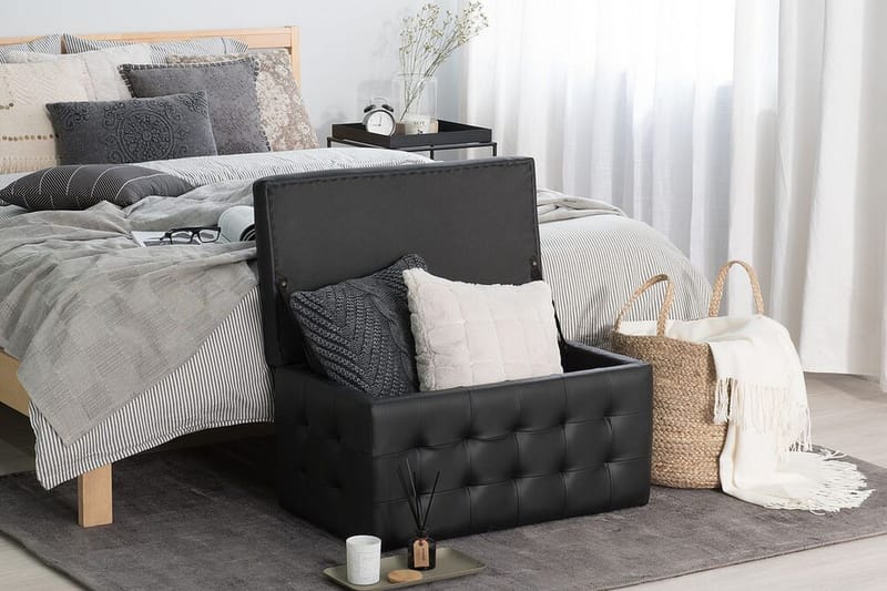 Michigan Dynbo | 42 | 72 | 40 cm - Sort - Møbler - Stole & lænestole - Taburet & skammel - Puf - Chesterfield puf