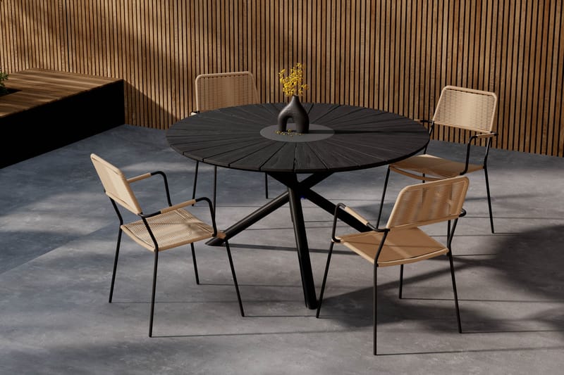 Finnhamn Rundt Spisebord 140 cm med 4 Lindos Spisestole - Sort - Havemøbler - Udendørsgruppe - Havesæt