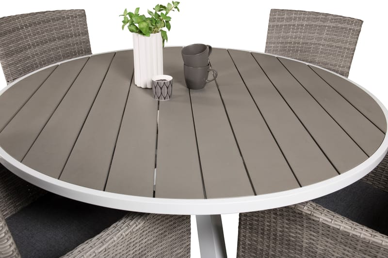Parma Spisebordssæt Ø140cm + 4 Malin Armstole - Natur/Sort - Havemøbler - Udendørsgruppe - Havesæt