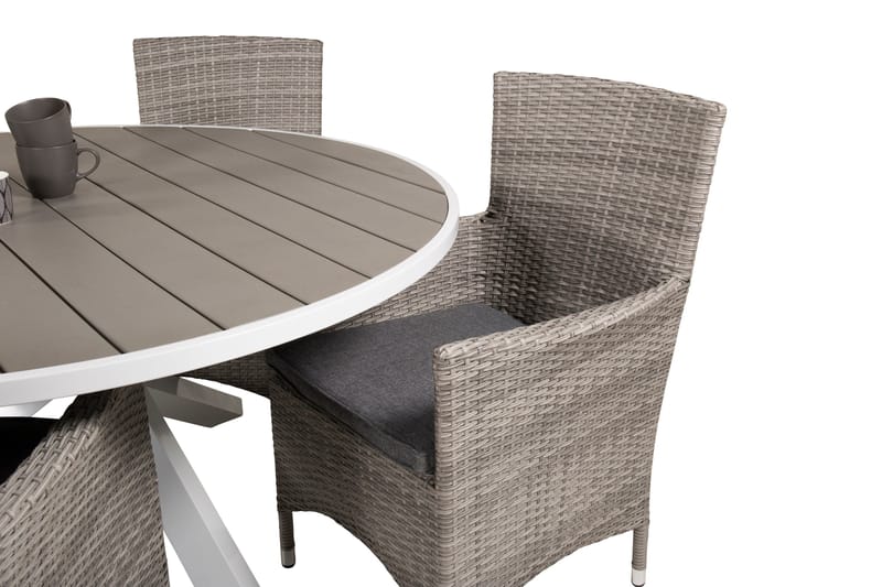 Parma Spisebordssæt Ø140cm + 4 Malin Armstole - Natur/Sort - Havemøbler - Udendørsgruppe - Havesæt